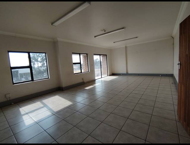 427M² WAREHOUSE TO LET IN AIRPORT PARK